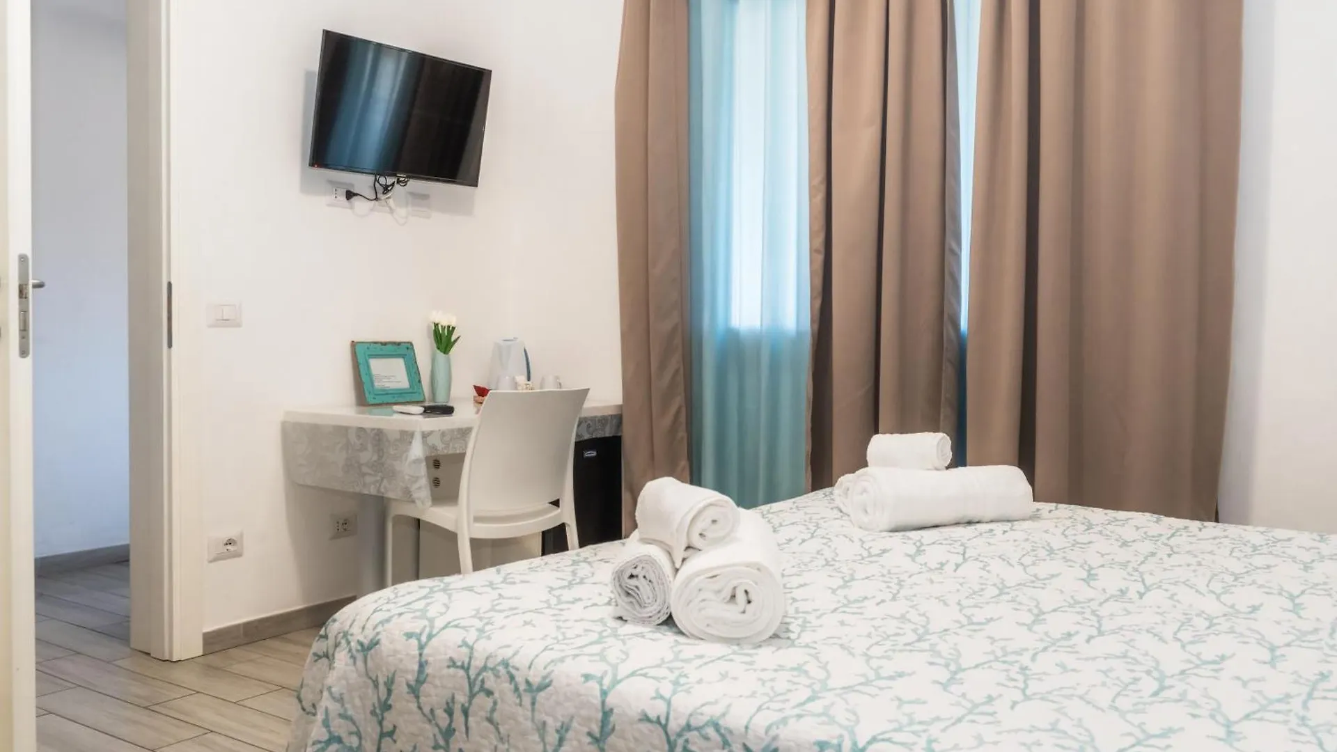 Caletta Sul Mare Hotel La Caletta 3*,  Italy